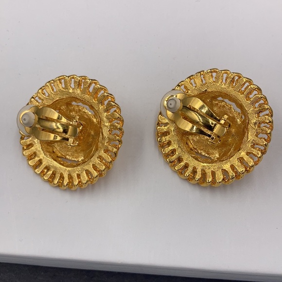 Impressive Vintage Anne Klein 1980’s Lion Clip Earrings - Picture 4 of 4